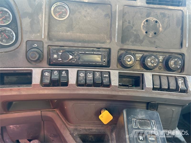 Kenworth T880 6x4 Mixer Truck (Inoperable) Camiones hormigonera