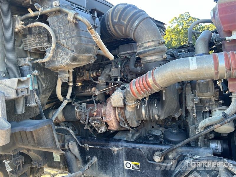 Kenworth T880 8x4 Cab and Chassis Kabinen