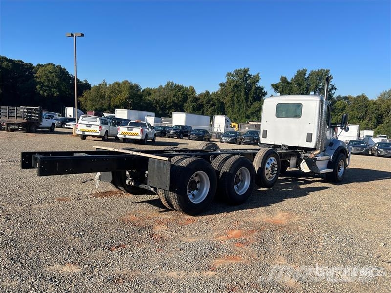 Kenworth T880 8x4 Cab and Chassis Kabinen