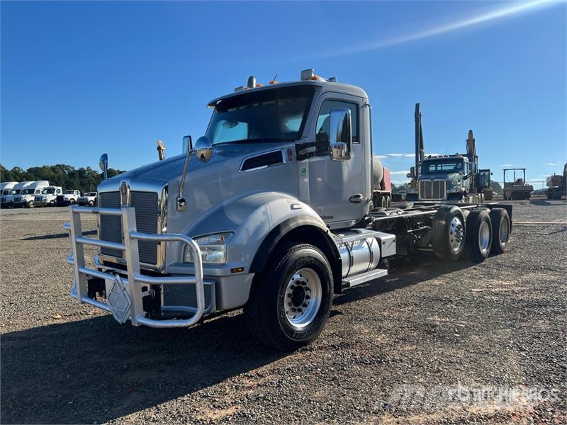 Kenworth T880 8x4 Cab and Chassis Kabinen