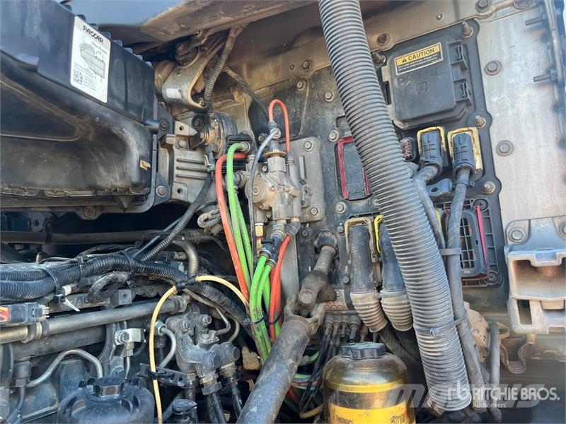 Kenworth T880 8x4 Cab and Chassis Kabinen