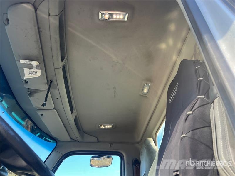 Kenworth T880 8x4 Cab and Chassis Kabinen