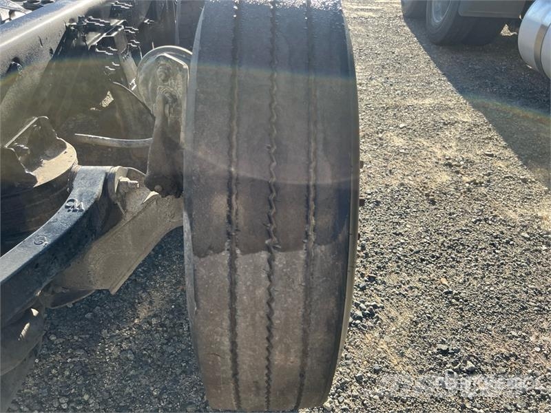 Kenworth T880 8x4 Cab and Chassis Kabinen