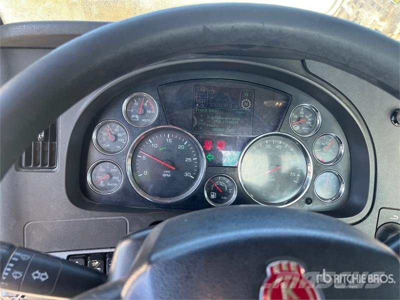 Kenworth T880 8x4 Cab and Chassis Kabinen