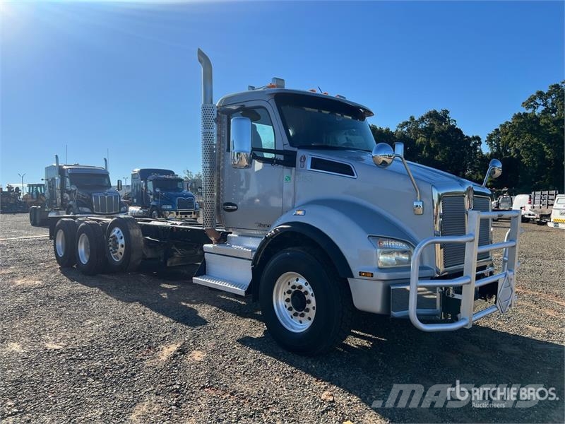 Kenworth T880 8x4 Cab and Chassis Kabinen