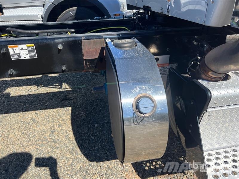 Kenworth T880 Cab and Chassis Cabins and interior