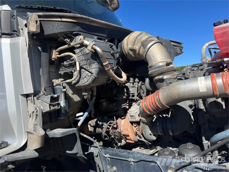 Kenworth T880 Cab and Chassis Cabins and interior
