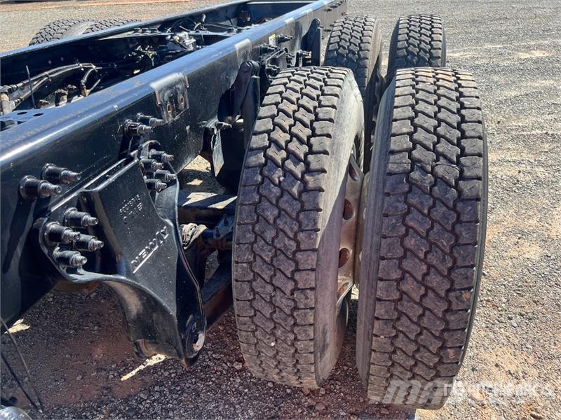 Kenworth T880 Cab and Chassis Cabins and interior