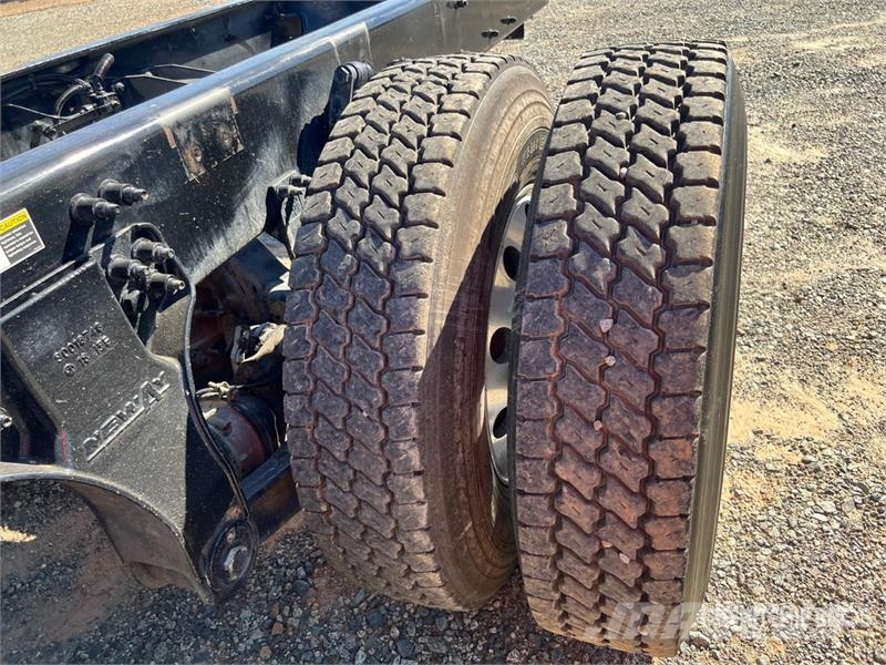 Kenworth T880 Cab and Chassis Cabins and interior