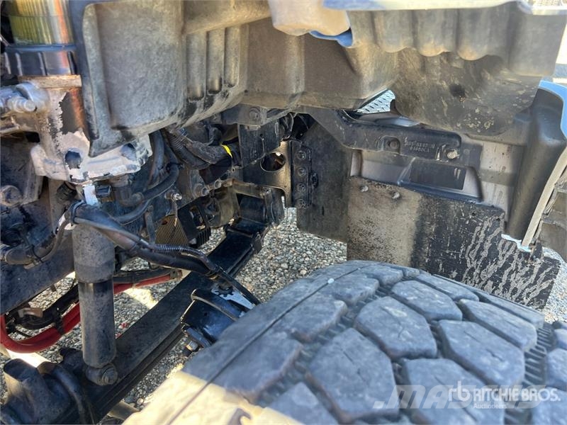 Kenworth T880 Cab and Chassis Cabins and interior