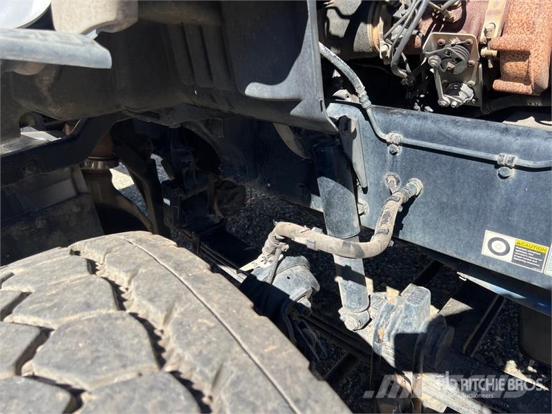 Kenworth T880 Cab and Chassis Cabins and interior
