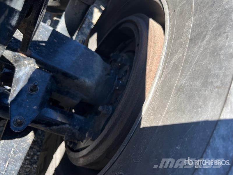Kenworth T880 Cab and Chassis Cabins and interior