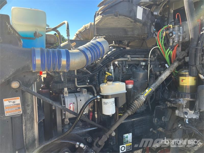 Kenworth T880 Cab and Chassis Cabins and interior