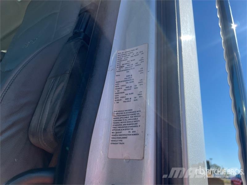 Kenworth T880 Cab and Chassis Cabins and interior