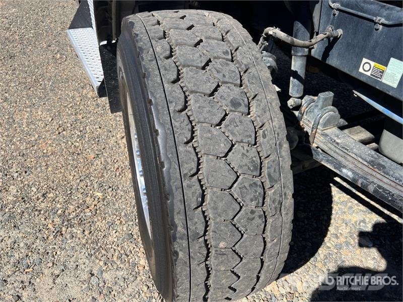 Kenworth T880 Cab and Chassis Cabins and interior