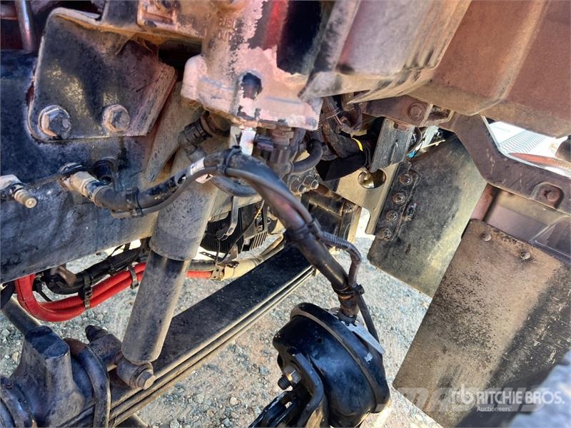Kenworth T880 Cab and Chassis Cabins and interior