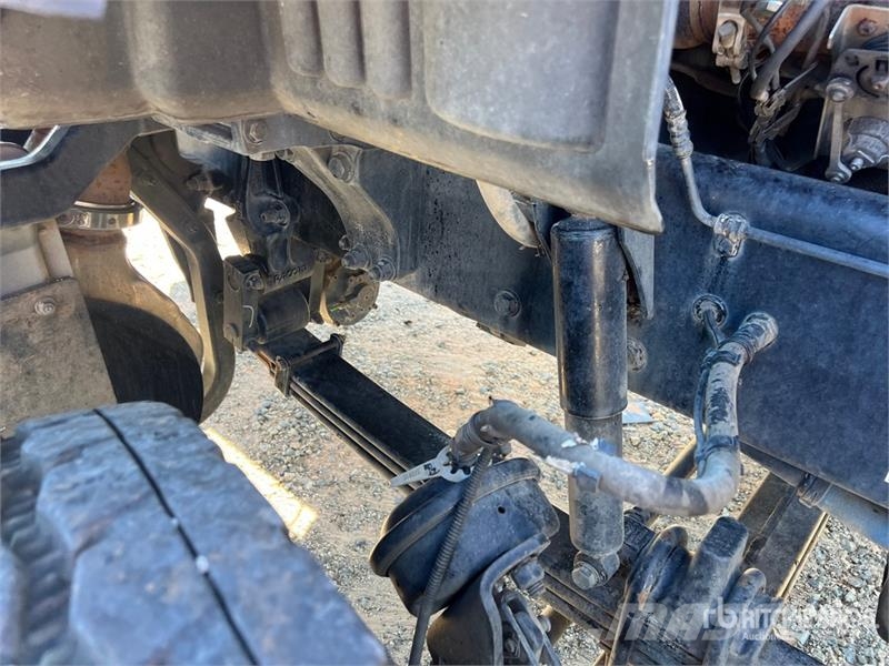 Kenworth T880 Cab and Chassis Cabins and interior