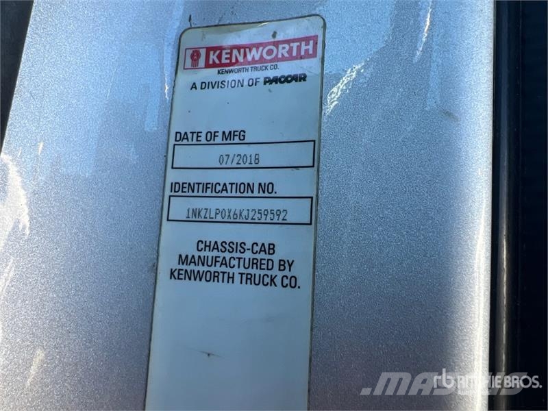 Kenworth T880 Cab and Chassis Cabins and interior