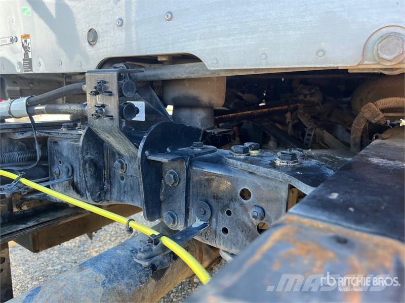 Kenworth T880 Cab and Chassis Cabins and interior