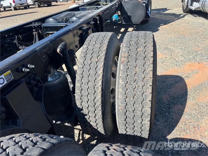 Kenworth T880 Cab and Chassis Cabins and interior