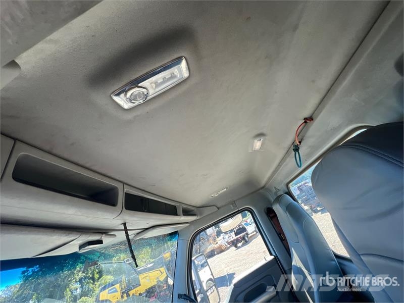 Kenworth T880 Cab and Chassis Cabins and interior