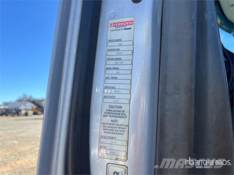 Kenworth T880 Cab and Chassis Cabins and interior