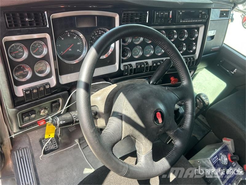 Kenworth W900 Vetopöytäautot
