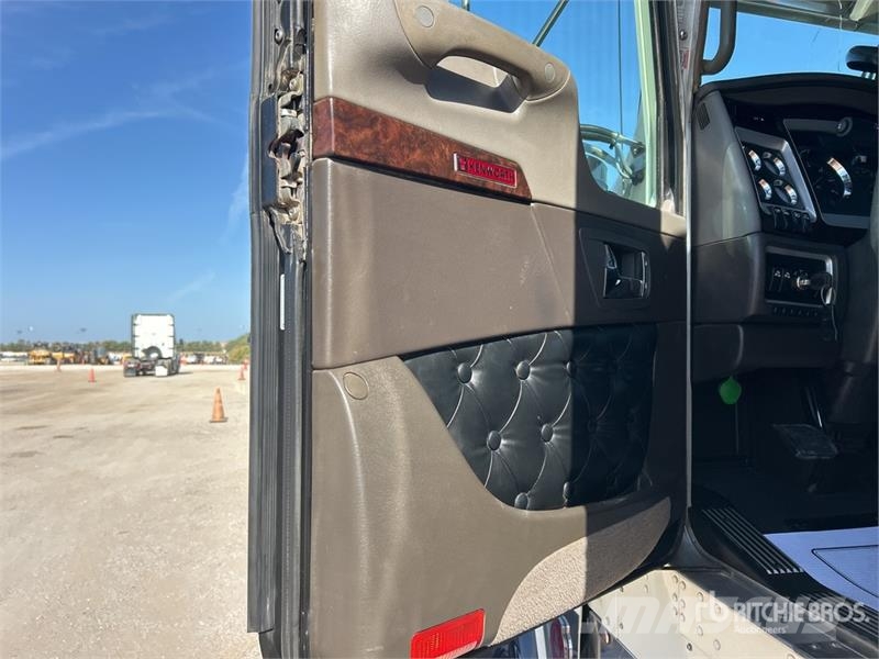Kenworth W900 Vetopöytäautot