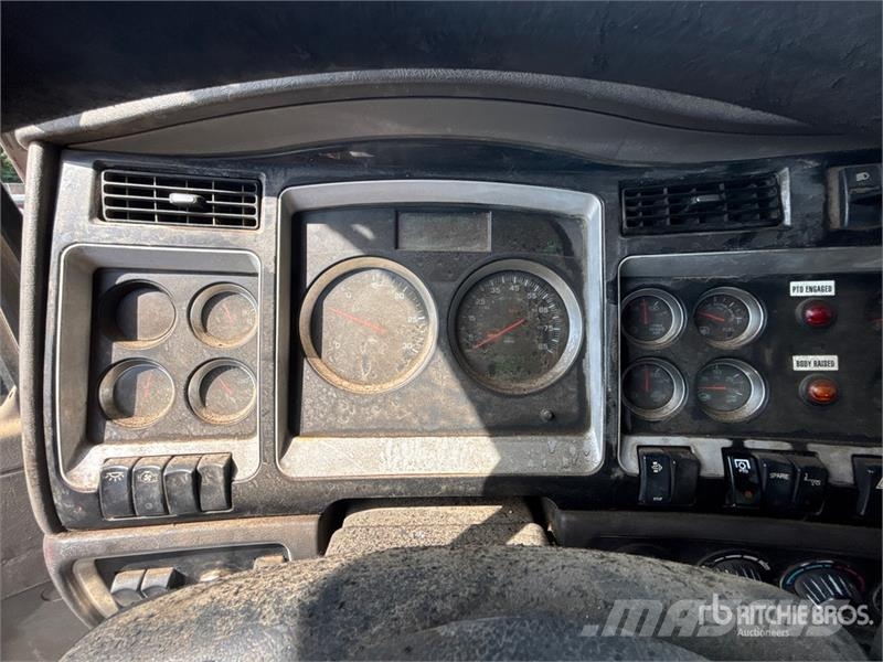 Kenworth W900 شاحنات قلابة