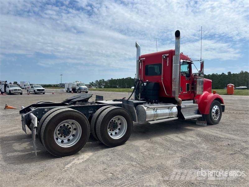 Kenworth W900 Vetopöytäautot