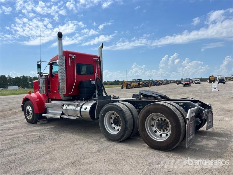 Kenworth W900 Vetopöytäautot