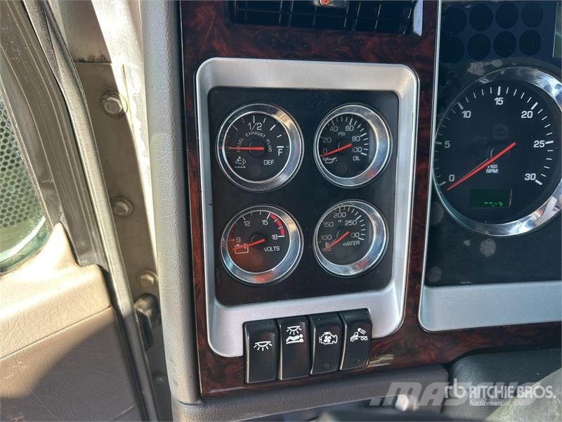 Kenworth W900 Vetopöytäautot