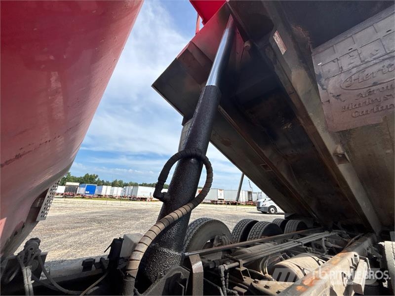 Kenworth W900 شاحنات قلابة