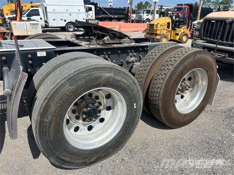 Kenworth W900 Vetopöytäautot