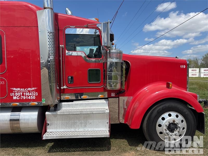 Kenworth W900 Prime Movers