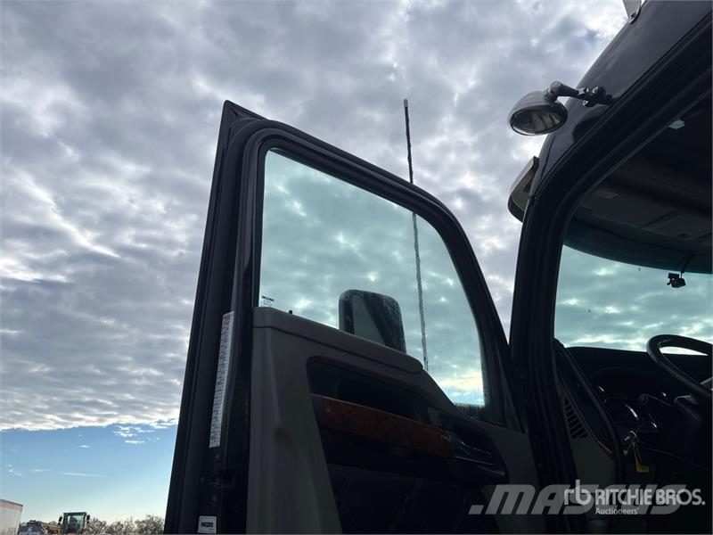 Kenworth W990 6x4 Sleeper Tow Truck Vehículos de reciclaje