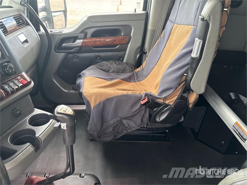 Kenworth W990 6x4 Sleeper Tow Truck Vehículos de reciclaje