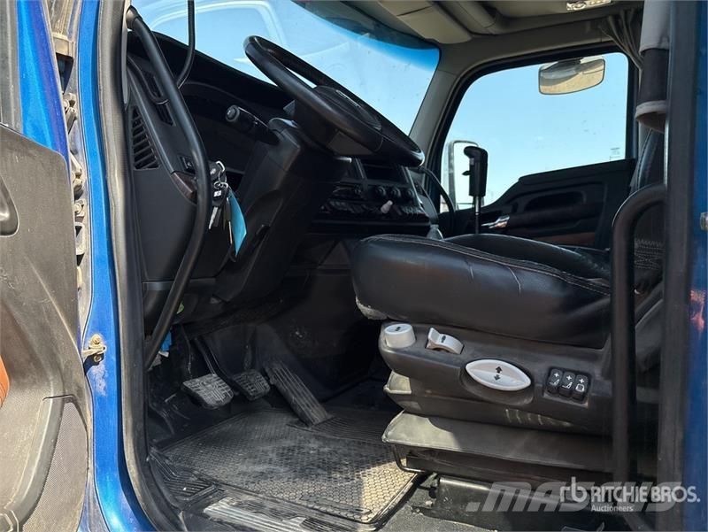 Kenworth W990 6x4 T/A Sleeper Truck Tractor Vlačilci