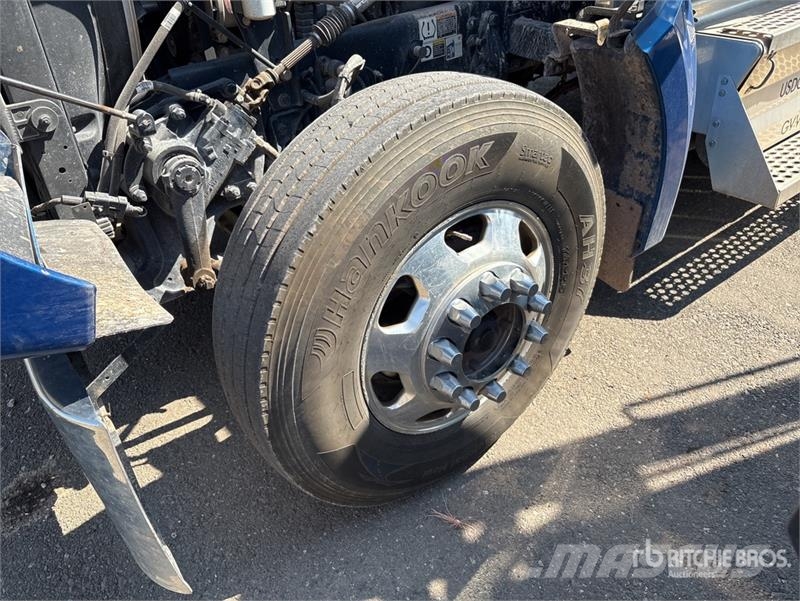 Kenworth W990 6x4 T/A Sleeper Truck Tractor Vlačilci