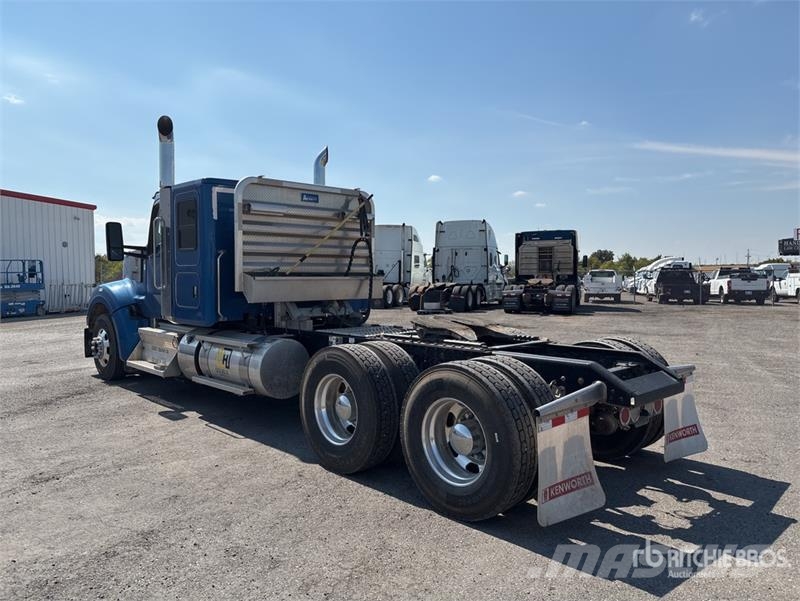 Kenworth W990 6x4 T/A Sleeper Truck Tractor Vlačilci