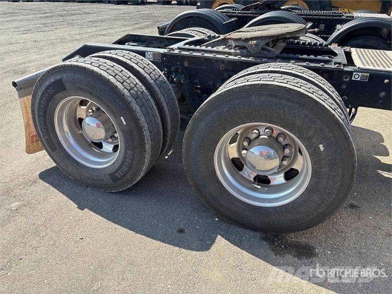 Kenworth W990 6x4 T/A Sleeper Truck Tractor Vlačilci