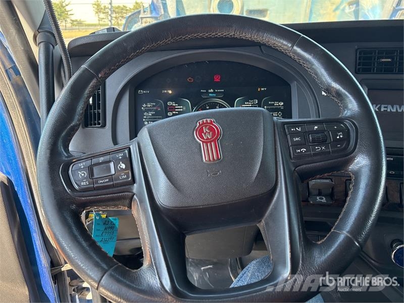 Kenworth W990 6x4 T/A Sleeper Truck Tractor Vlačilci