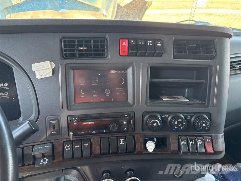 Kenworth W990 6x4 T/A Sleeper Truck Tractor Vlačilci
