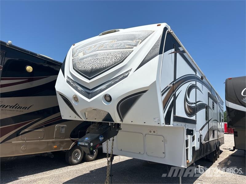 Keystone Fuzion 41 ft 6 in Tri/A Toy Hauler Travel Trailer Ostale prikolice