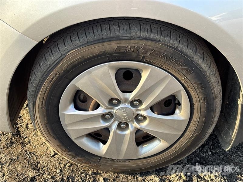 Kia Forte LX Automobile Automobili
