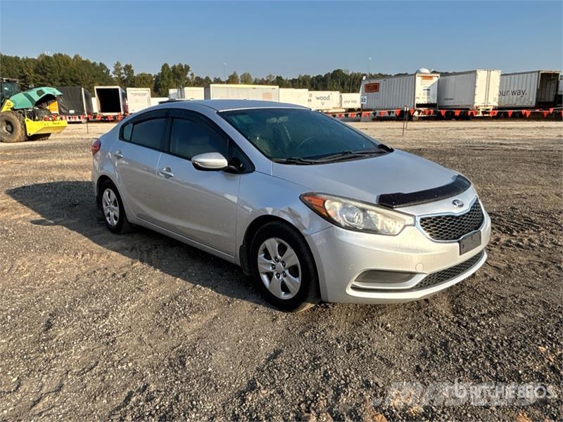 Kia Forte LX Automobile Automobili