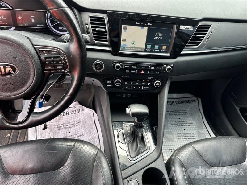 Kia Niro Touring Hybrid Automobile Cars