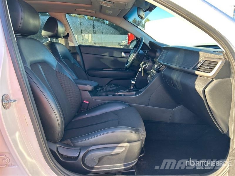 Kia Optima Автомобілі