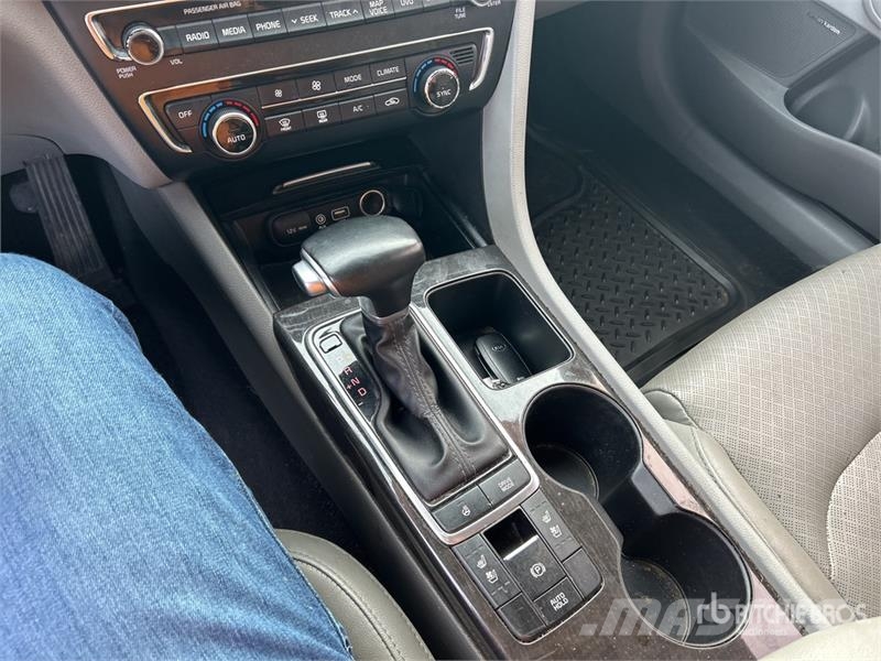 Kia Optima Automašīnas