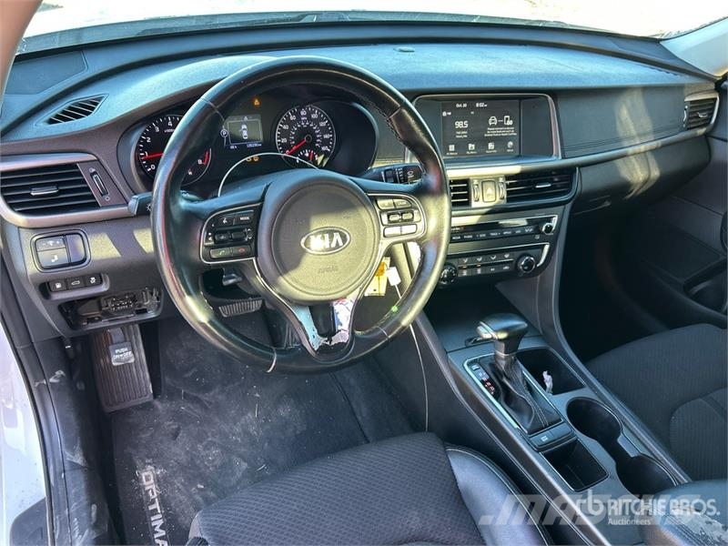 Kia Optima Автомобілі